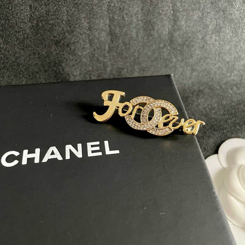 Chanel Brooch 06yxs55